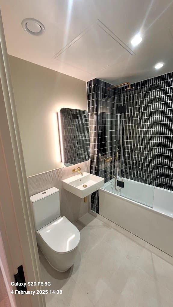 Bathroom with crisp paintwork and tidy detailing